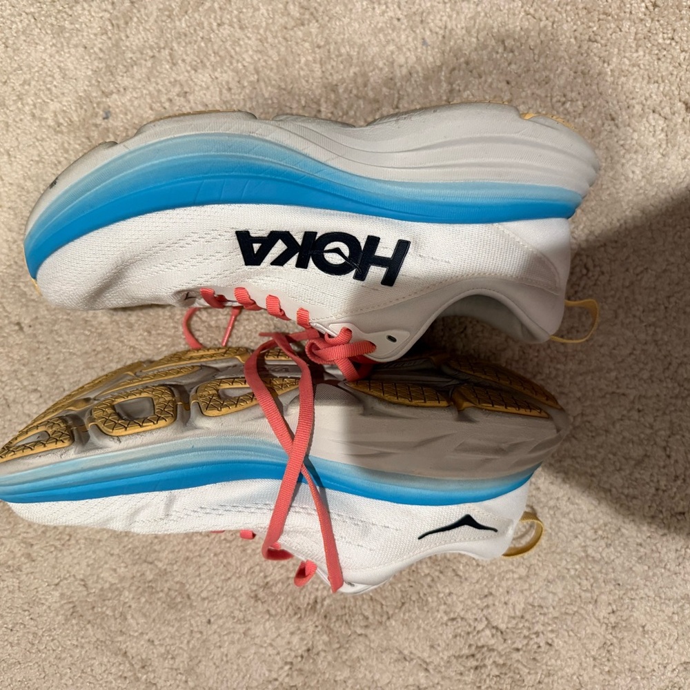 Women’s Bondi 8 shoes size 8D
